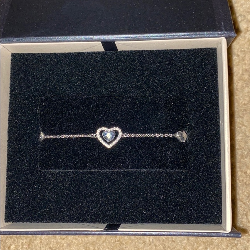 Brand new silver heart bracelet